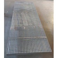 Решетчатый сварной настил нержавеющий SP 33x11 / 30x2 800x800 мм AISI 304 ТУ 25.11.23-001-64650333-2016