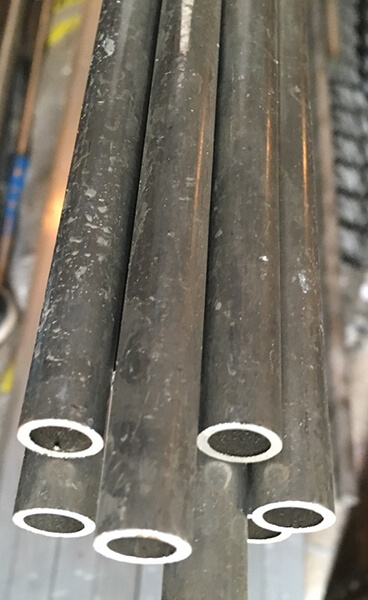 Труба алюминиевая сварная прямошовная анодированная нагартованная 32x3 мм АМг5 ГОСТ 23697-79 хлыст фото